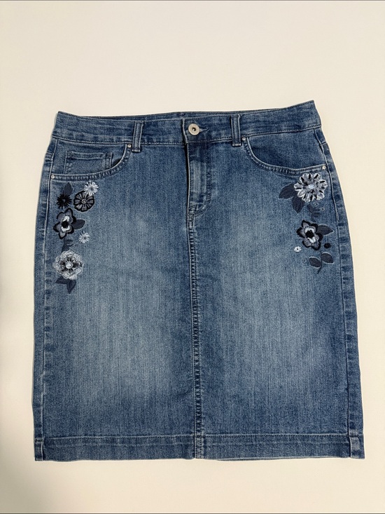 Style & Co. Dresses & Skirts - Style & Co Blue Denim Embroidered Floral Skirt Size 8